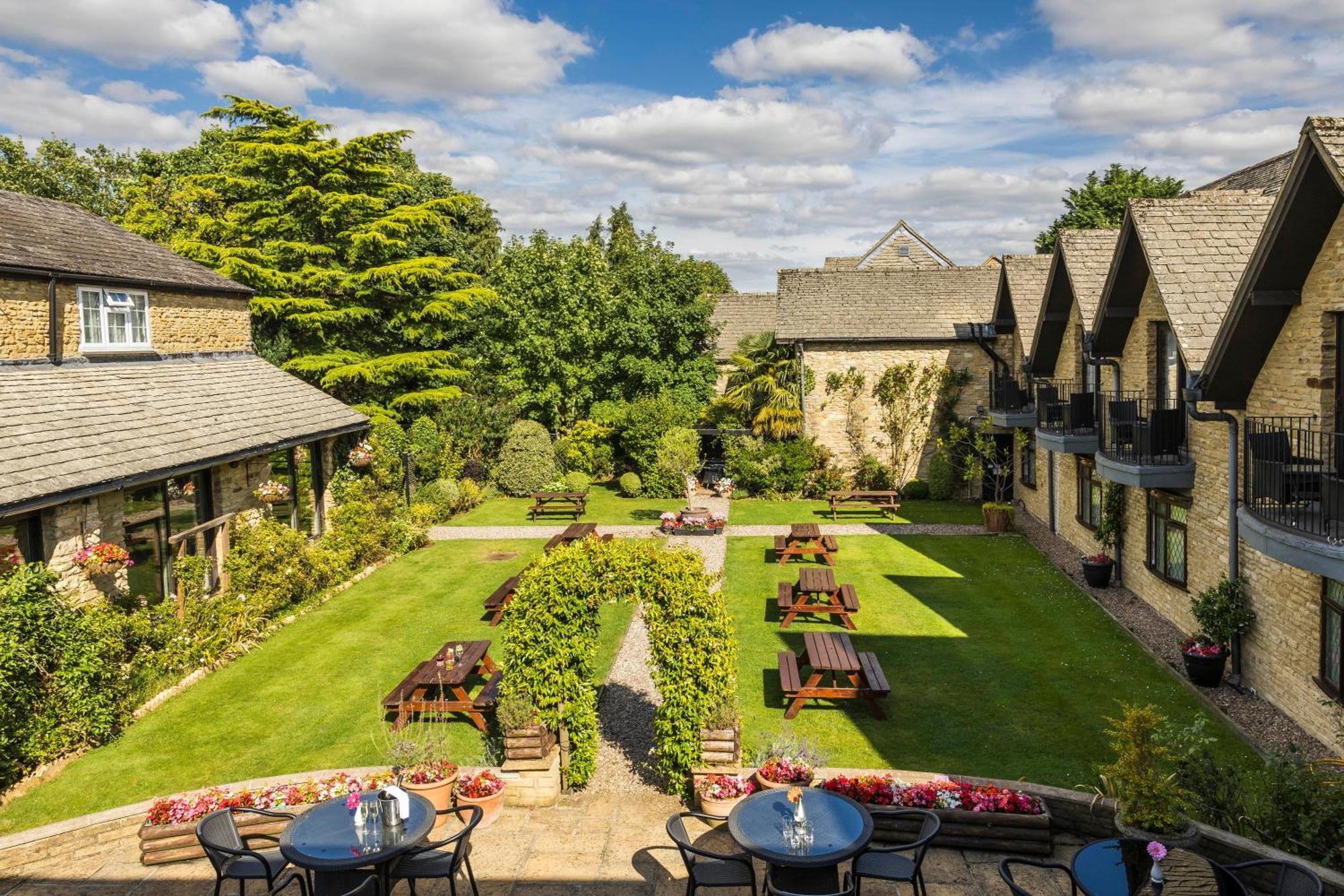 The Holt Hotel Steeple Aston エクステリア 写真